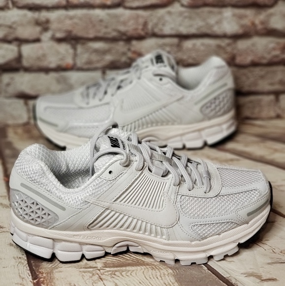 nike zoom vomero 5 sp white